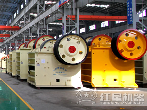 不同型號的碎石機-顎式破石機