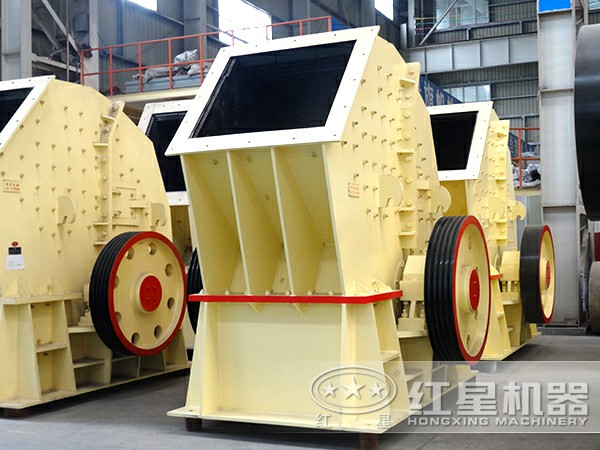 PCZ型重錘式破碎機(jī)車間