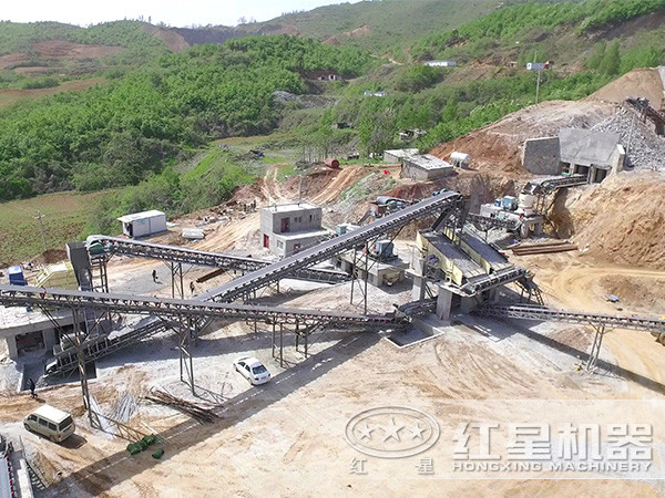 石頭破碎機(jī)生產(chǎn)現(xiàn)場(chǎng)